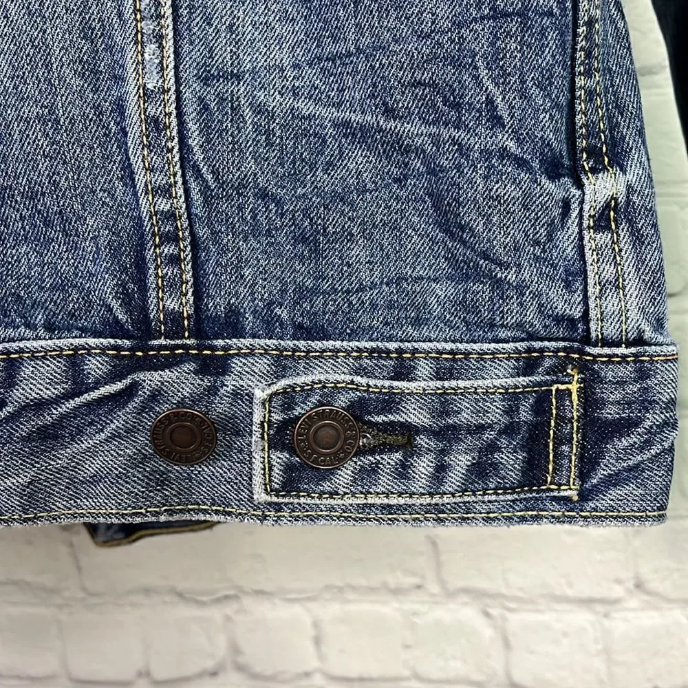 Levi’s Hula Girl Collar Trucker Denim Jacket size Medium Distressed - Picture 6 of 8